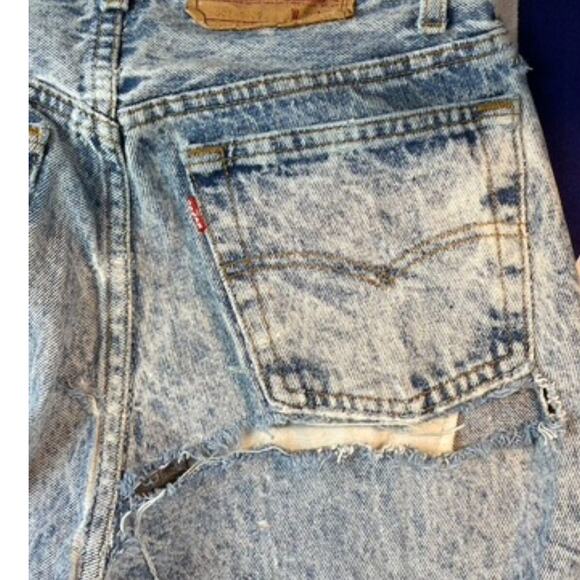 Vintage LEVIS 80s Mens (28 X 32) Jeans Red Tab 501 Acid Wash Thrashed Denim FLAW - Picture 6 of 6